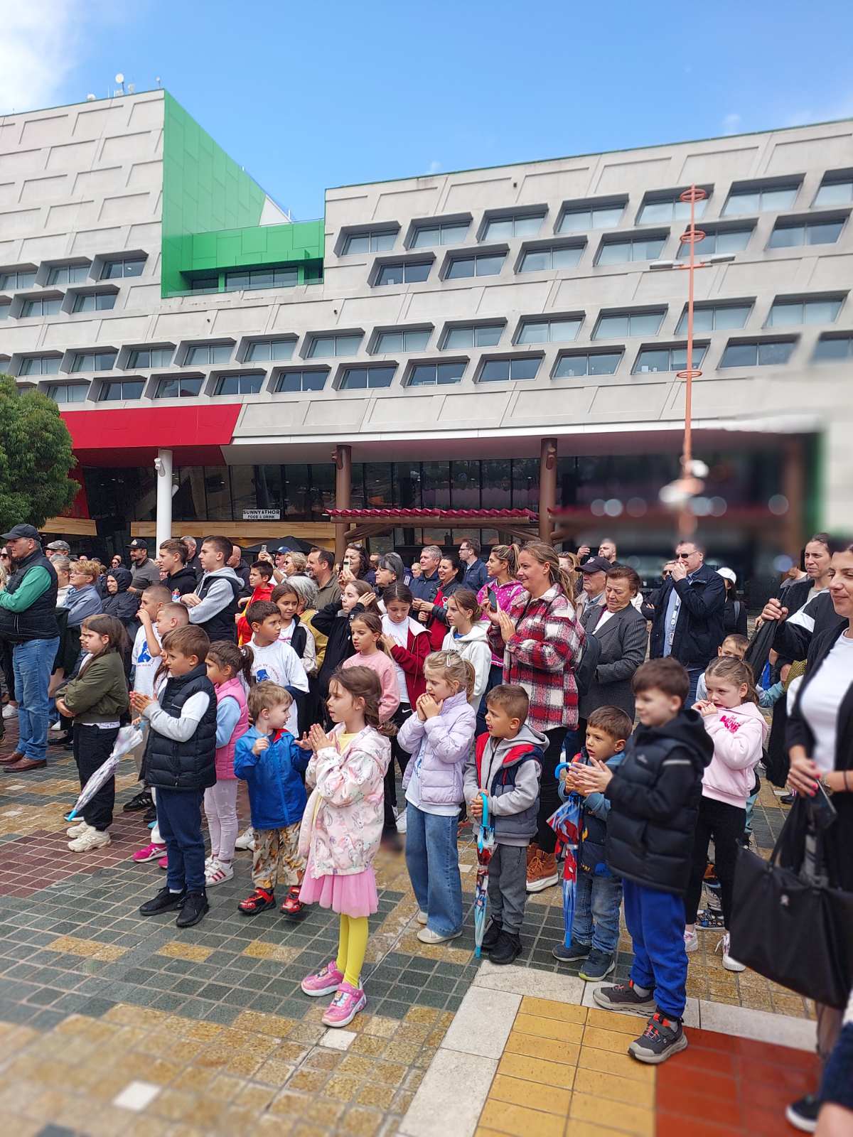 Подизање државне заставе Републике Србије у Мелбурну поводом Дана државности