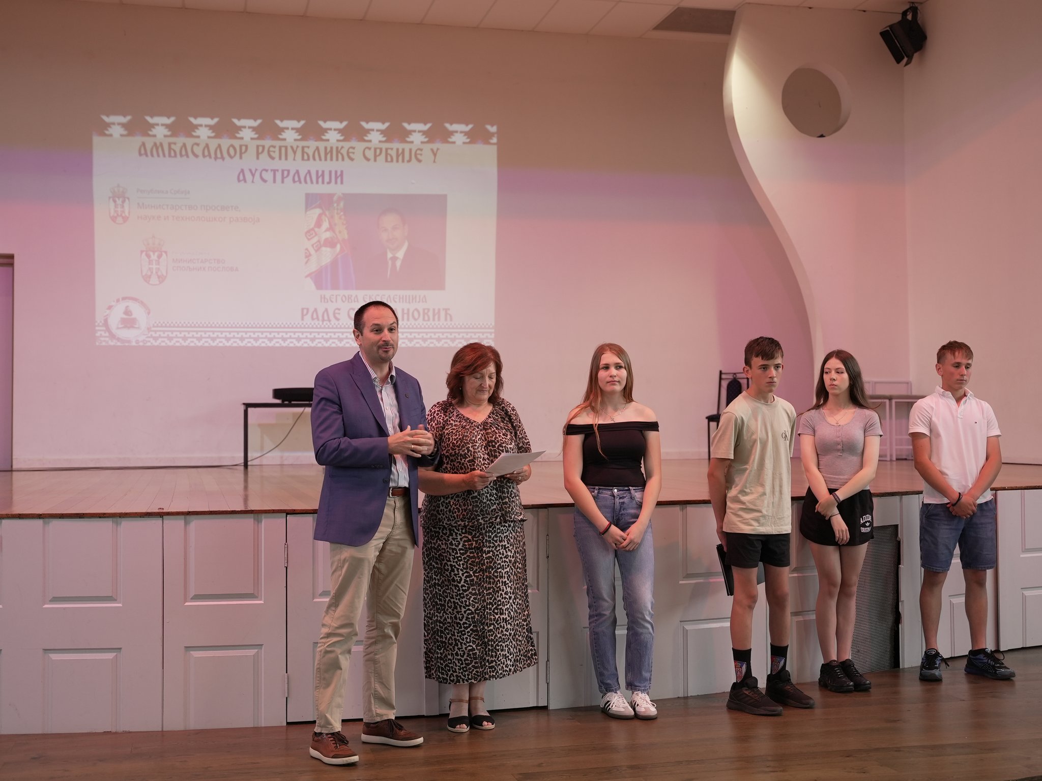 Амбасадор Стефановић у посети допунској школи српског језика у Мелбурну 2